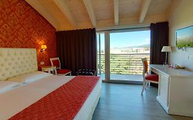 Nuova Opera Rooms